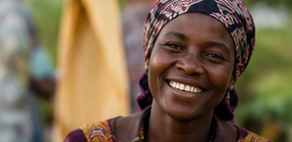 Portrait féminin, visuel de synthèse utilisé pour illustrer la dignité et la participation.
